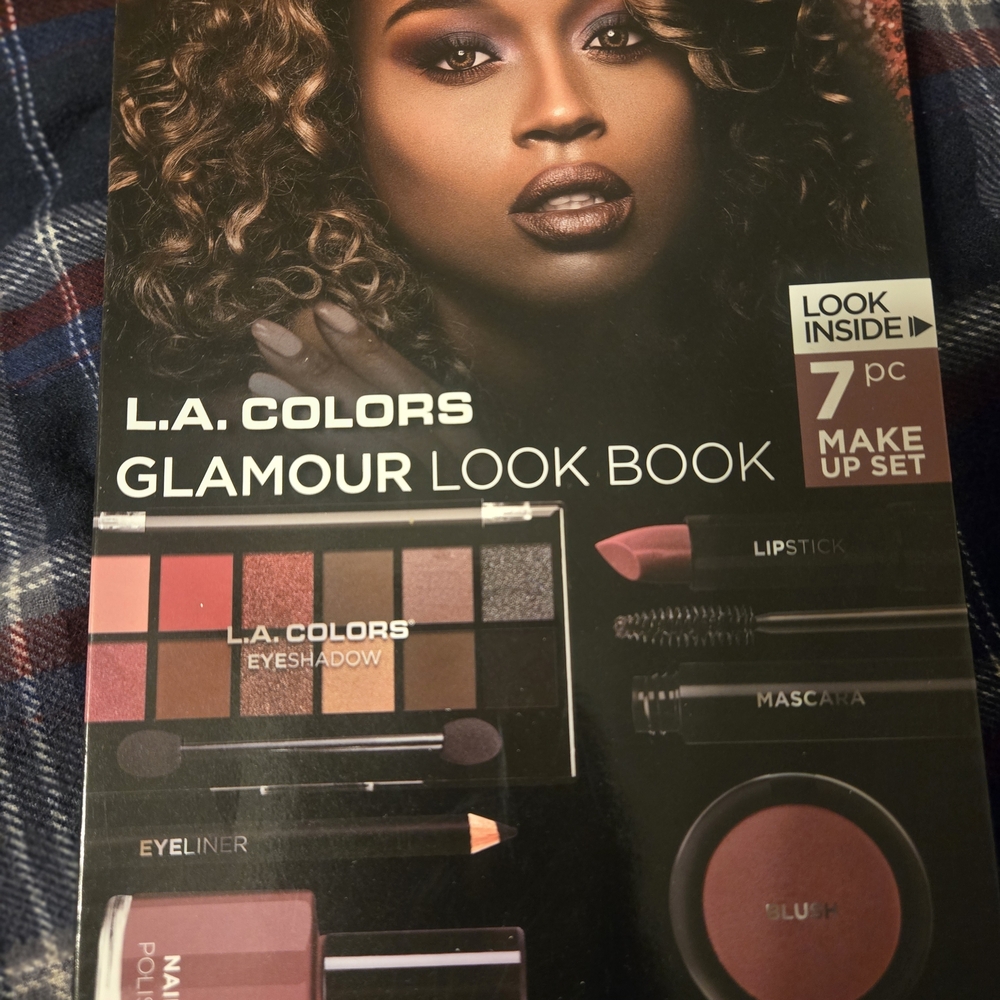 L.A. Colors Glamour Look Book Makeup Set - Pink and Black